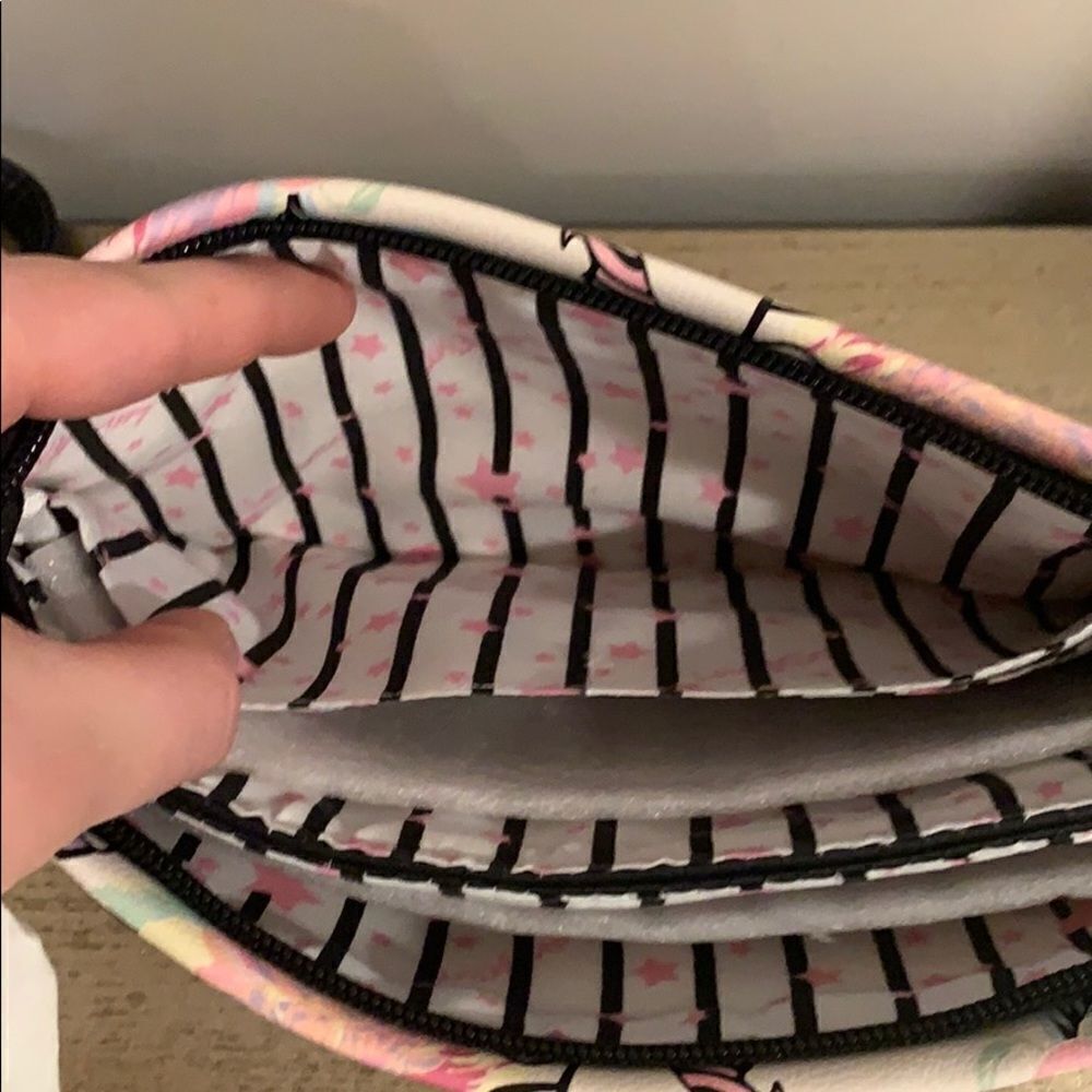 🎉last price 🎉Unicorn Wristlet zipper clutch - Picture 9 of 10